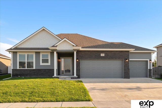 6859 Stony Point Dr, Papillion, NE 68046