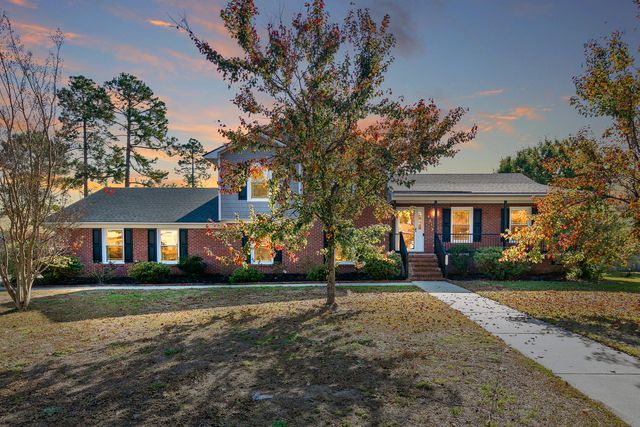 6213 Streeter Dr, Hope Mills, NC 28348