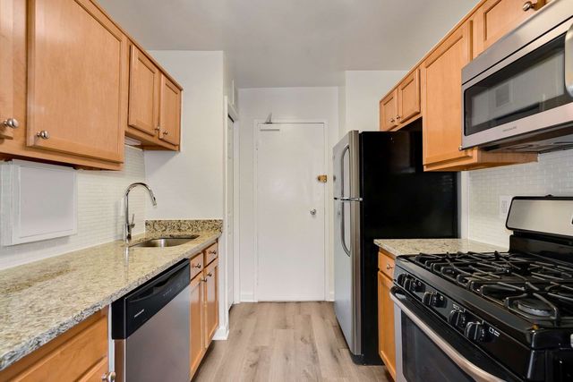 1850 Columbia Pike #C-505, Arlington, VA 22204