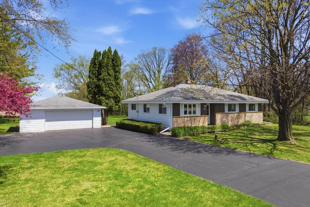 1402 State  60 HIGHWAY, Jackson, WI 53037