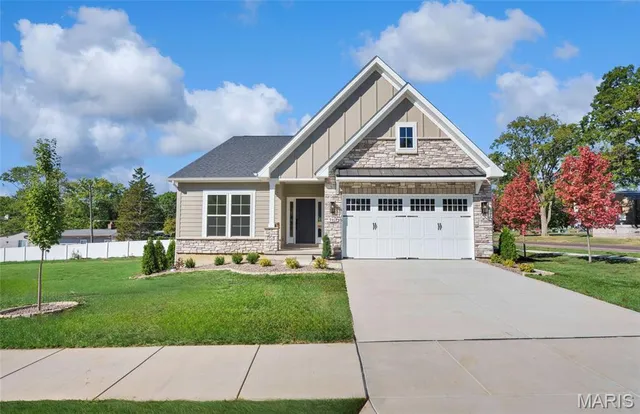 9404 Gates Manor Ct, Saint Louis, MO 63126