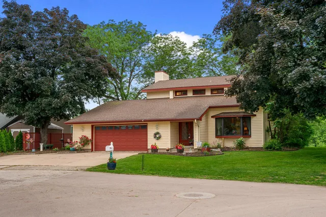 1301 La Crescent PLACE, La Crosse, WI 54603