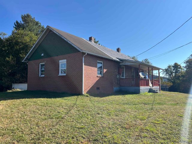 7331 Manns Dr, New River, VA 24129