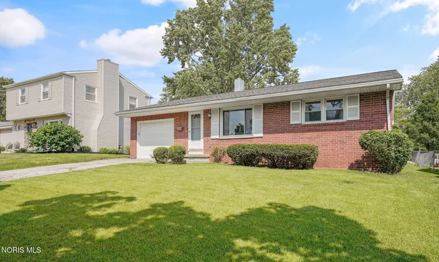 2617 Greenacre Dr, Findlay, OH 45840