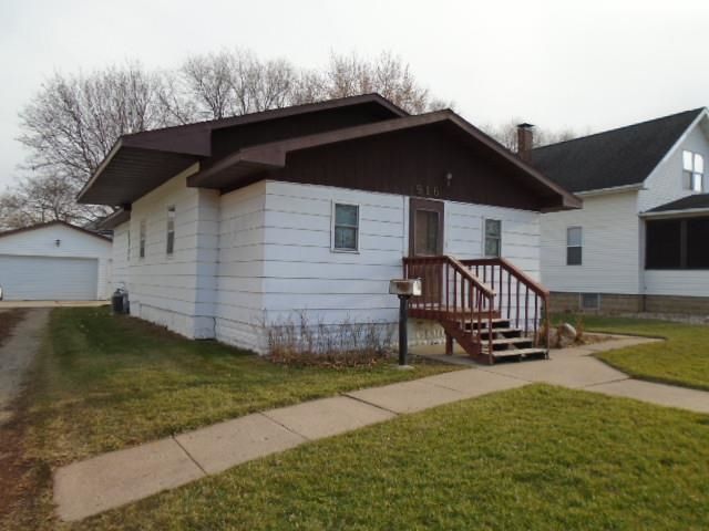 916 N  6th St, Estherville, IA 51334