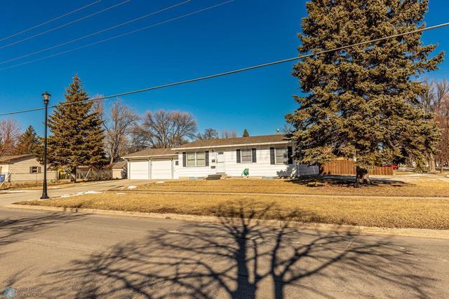 1901 15th Ave S, Fargo, ND 58103