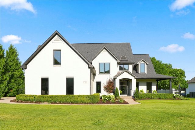 8 S  Sherwood Dr, Rogers, AR 72758