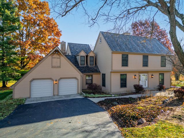 316 S  Shannon Dr, Woodstock, IL 60098