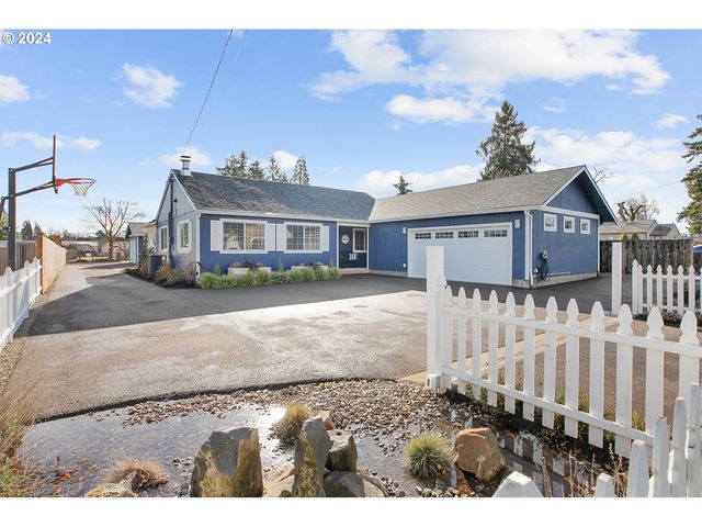 18918 Central Point Rd, Oregon City, OR 97045
