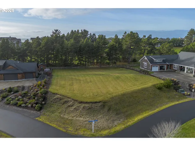 5298 Sheridan Dr, Gearhart, OR 97138