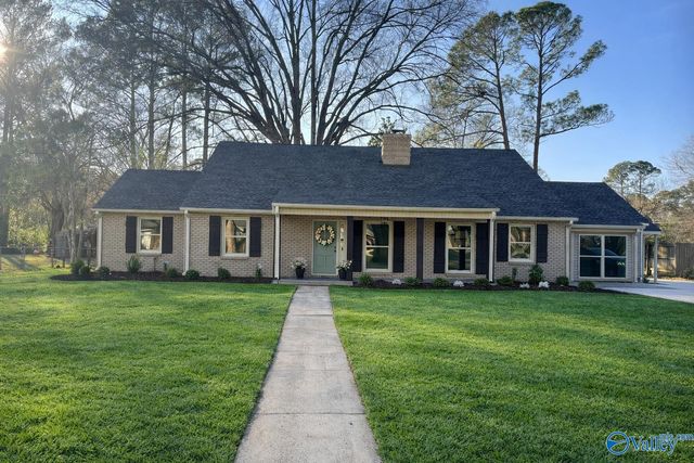 2323 Springdale Rd SE, Decatur, AL 35601