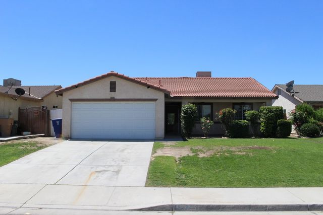 1327 Clipper Hills Dr, Bakersfield, CA 93307