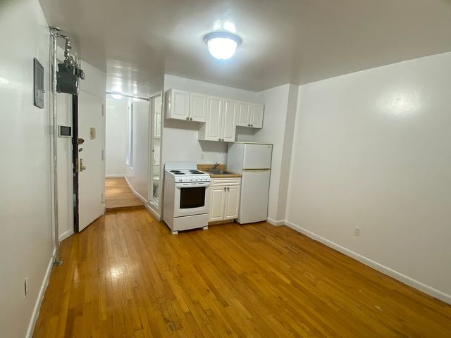 416 W  56th St #15, New York, NY 10019