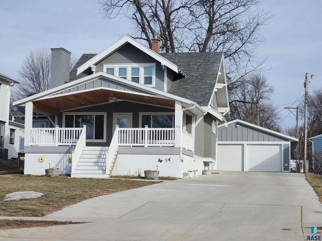 714 E  7th St, Dell Rapids, SD 57022