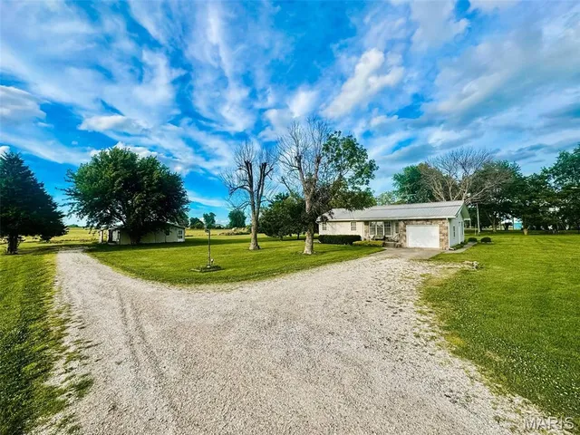 1149 E  US Highway 54, Vandalia, MO 63382