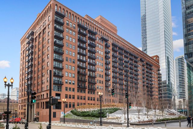 165 N  Canal St #702, Chicago, IL 60606