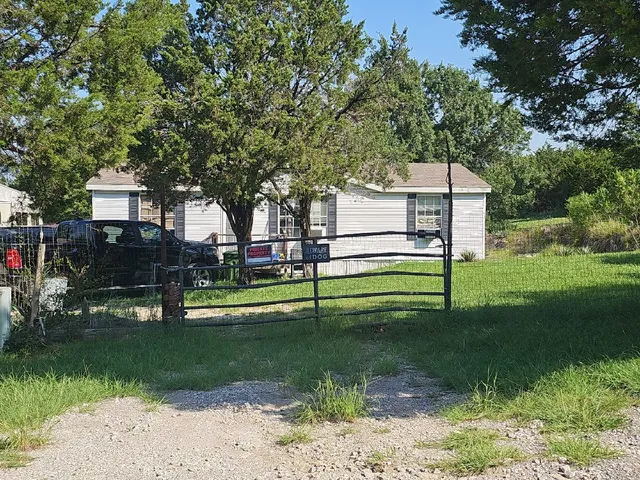 4544 Arrowhead Dr, Weatherford, TX 76087