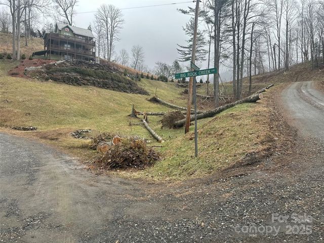 99999 Mountain Crest Dr, Bakersville, NC 28705