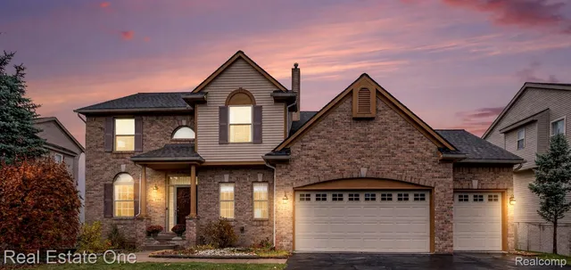 3180 Waldon Ridge Dr, Orion, MI 48359