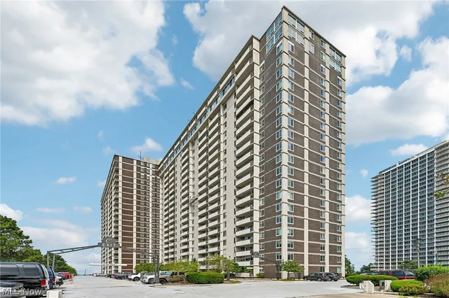 12900 Lake Ave #404, Lakewood, OH 44107