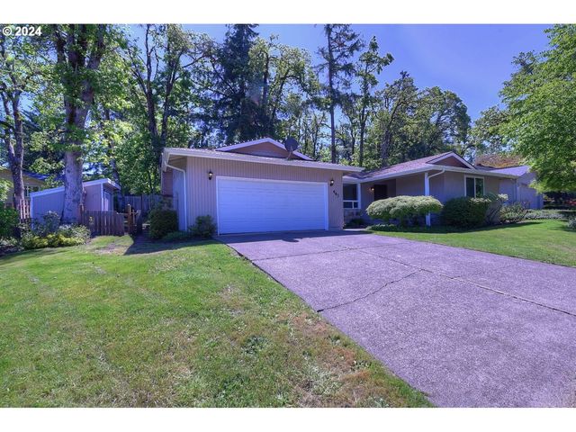 443 S  68th Pl, Springfield, OR 97478