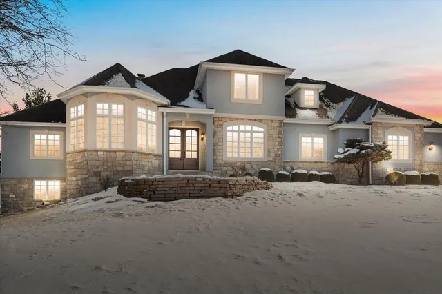 139 Legend COURT, Wales, WI 53183
