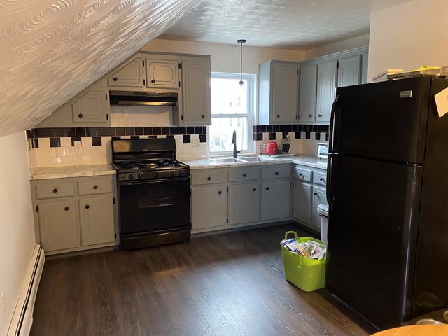 198 Tecumseh St #3, Fall River, MA 02721