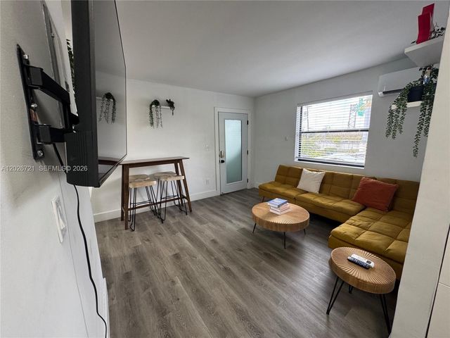 584 NW 30th St #3, Miami, FL 33127