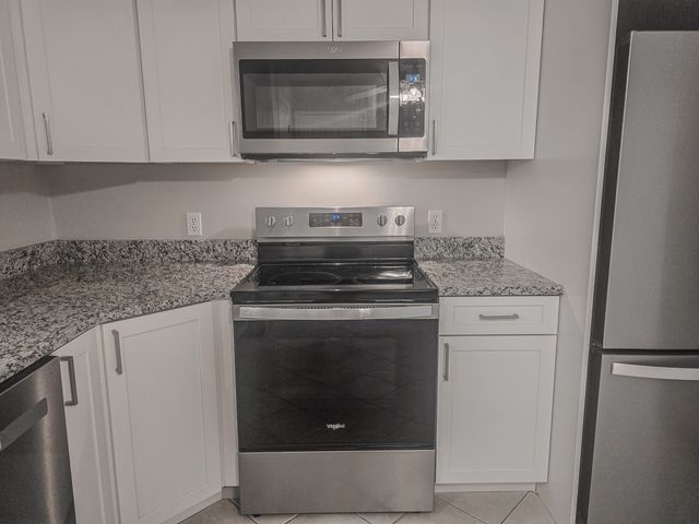 1 Northbrook Dr #106, Manchester, NH 03102