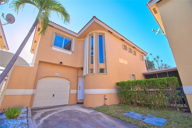 11199 Lakeview Dr, Coral Springs, FL 33071