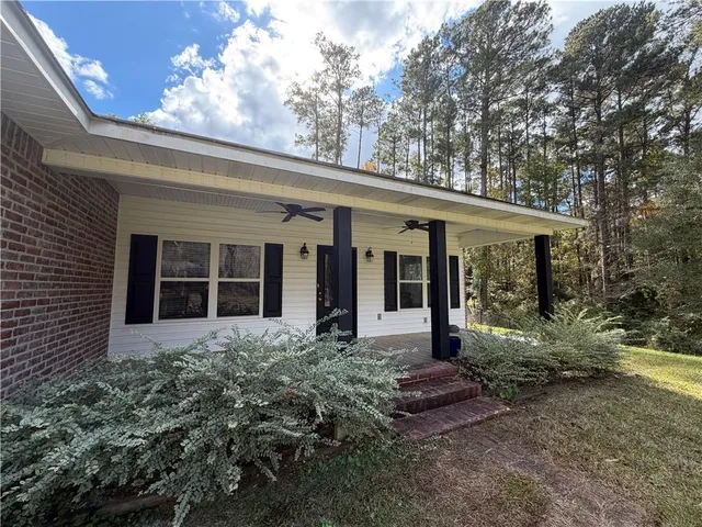 526 Holly Moore Dr, Pineville, LA 71360