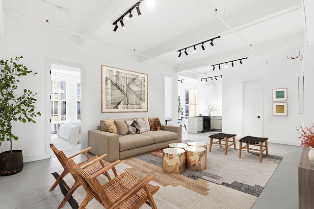 325 W  37th St #9F, New York, NY 10018