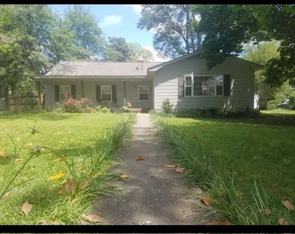 305 Willeroy St, Leland, MS 38756