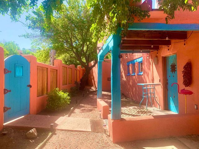 930 Kit Carson Rd, Taos, NM 87571