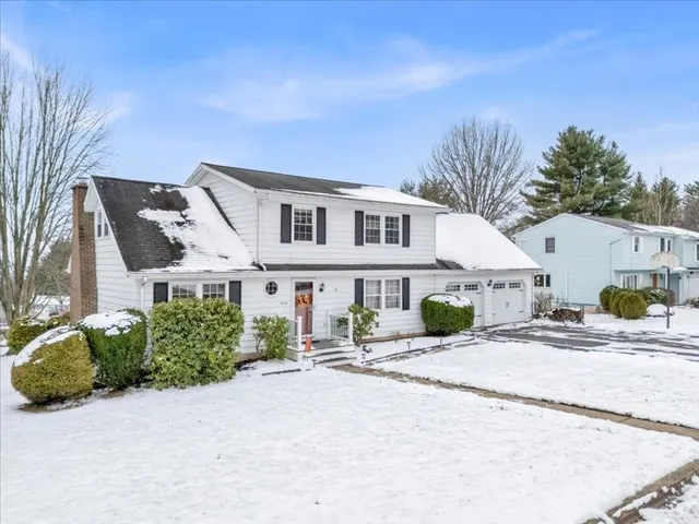 2028 Kim Dr, Endicott, NY 13760