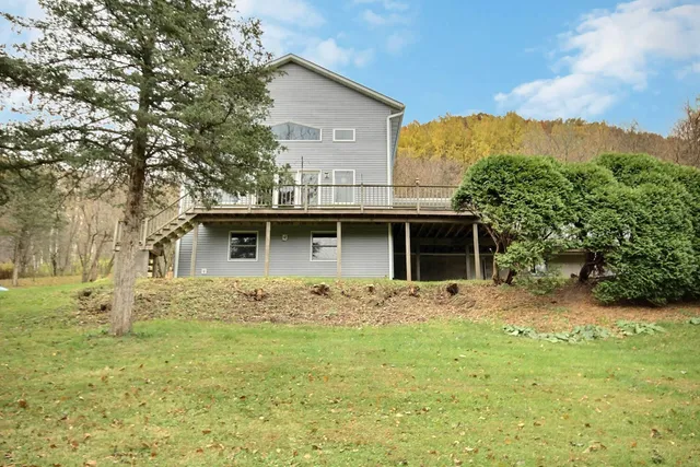W1403 Ramrod Coulee Ln, Genoa, WI 54632