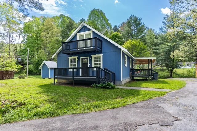 388 Crestwood Dr, Mountain City, TN 37683