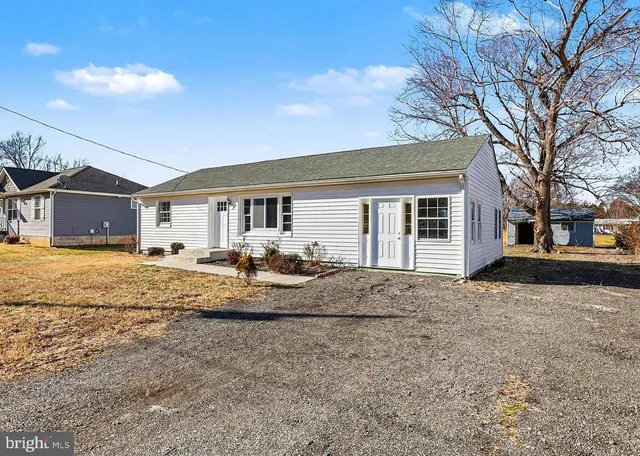 187 Brooks Dr, Colonial Beach, VA 22443