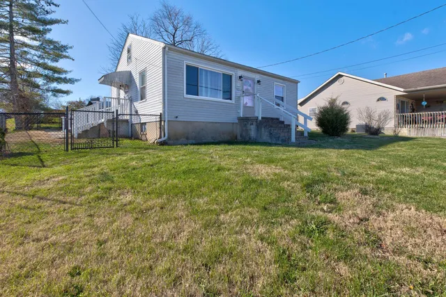 213 Springdale Ave, Cynthiana, KY 41031