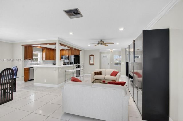 3810 Rowena Cir, West Palm Beach, FL 33417