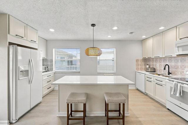 74 Normandy Ln #B, Delray Beach, FL 33484