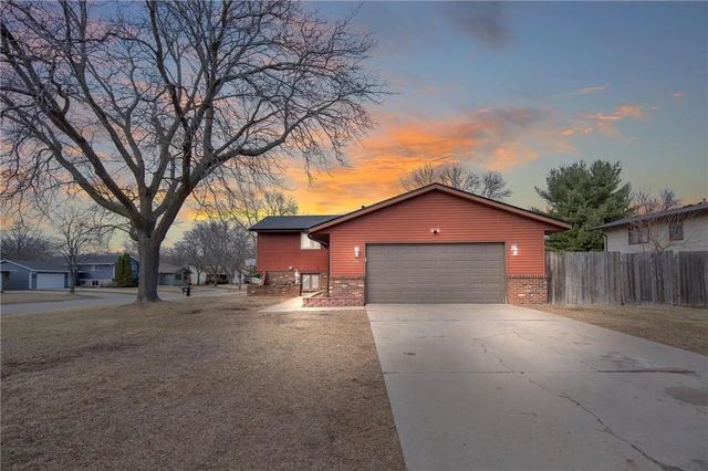7910 Idaho Ave N, Brooklyn Park, MN 55445