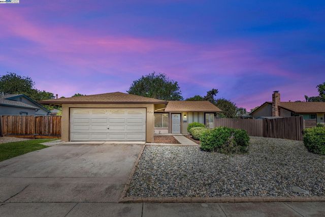 429 Swan Dr, Livermore, CA 94551