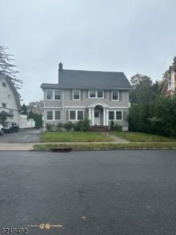 21 Smull Ave, Caldwell, NJ 07006