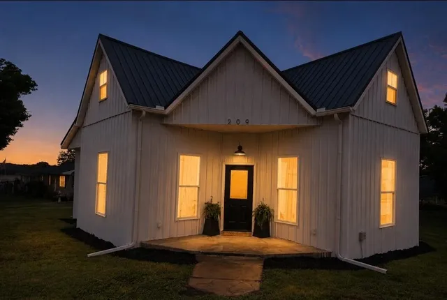 209 E  Salling St, Perry, MO 63462