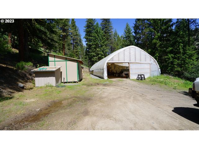 M 10233rd Ln, Unity, OR 97884