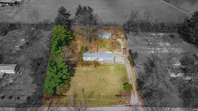 5344 Lee Acres Dr, Boonville, IN 47601