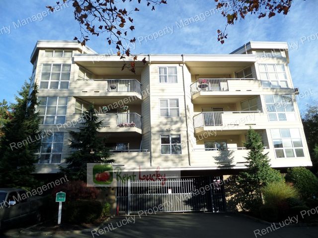424 102nd Ave SE #202, Bellevue, WA 98004