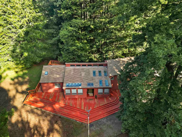 130 Red Hawk Ln, Crescent City, CA 95531