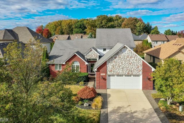 45563 Thorn Tree Ln, Macomb, MI 48044